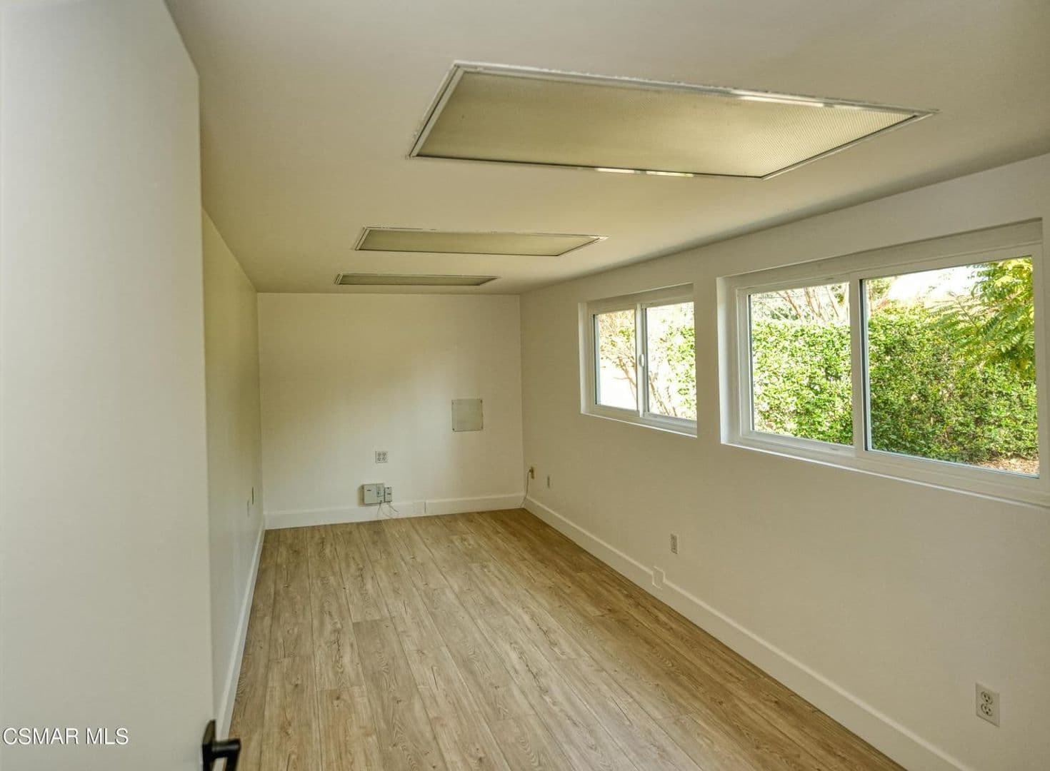Thousand Oaks House: 1202 Sheffield Place