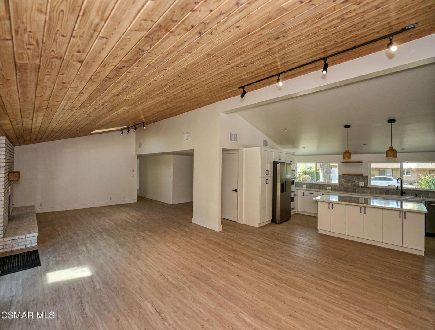 Thousand Oaks House: 1202 Sheffield Place