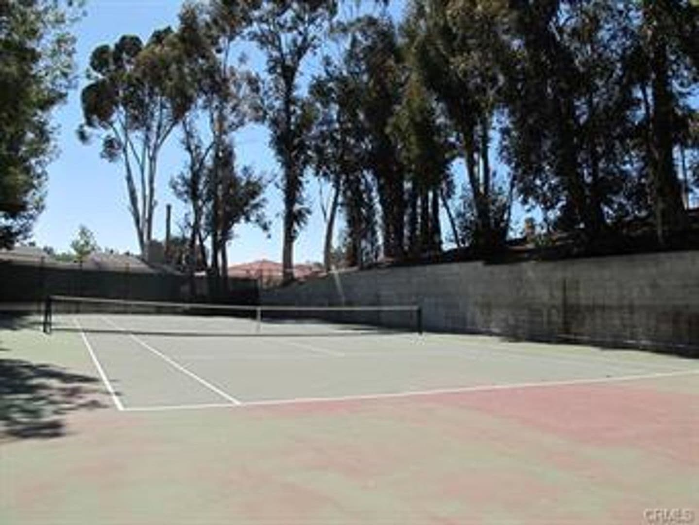 Woodland Hills Townhome: 22137 Burbank Blvd #1
