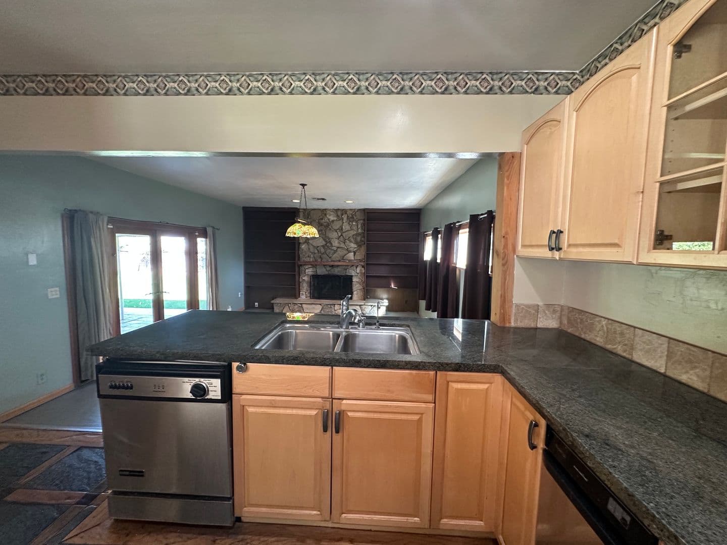 Winnetka House: 6724 Jumilla Ave