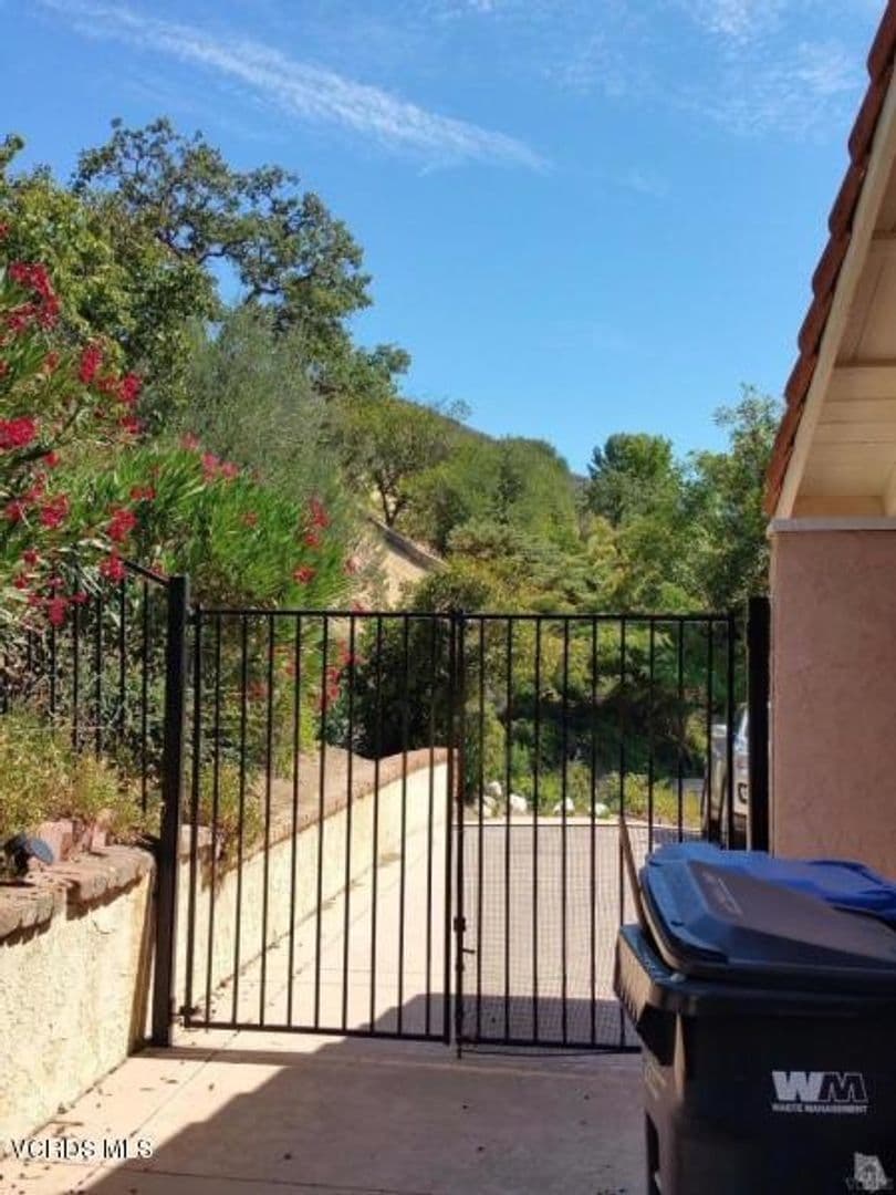Agoura Hills House: 28625 Quaint Street