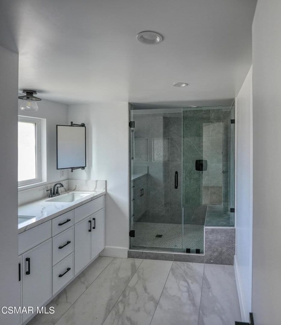Thousand Oaks House: 1202 Sheffield Place