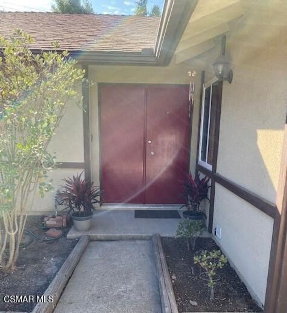 Thousand Oaks House: 2542 Sirius St.