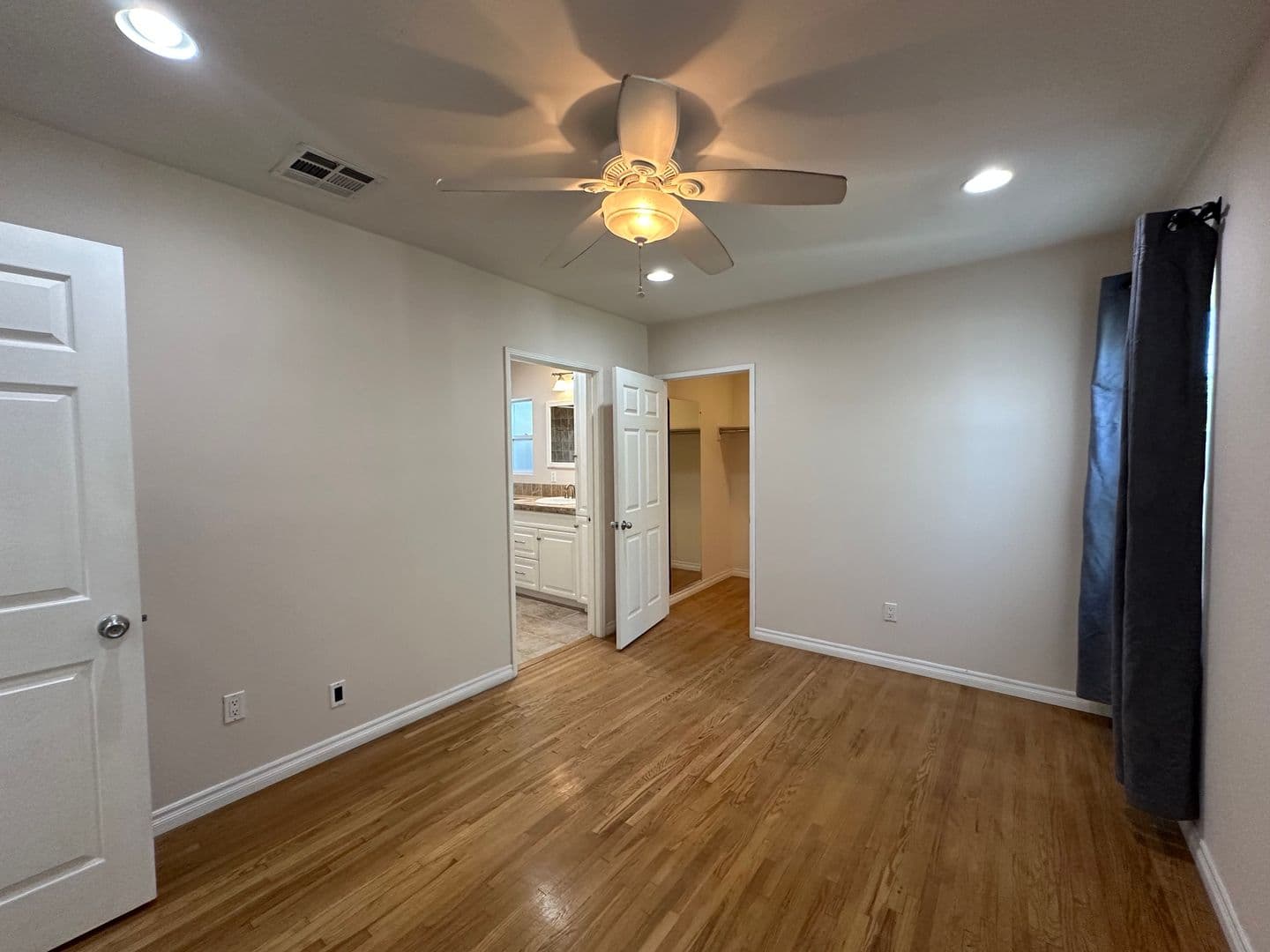 Winnetka House: 6724 Jumilla Ave