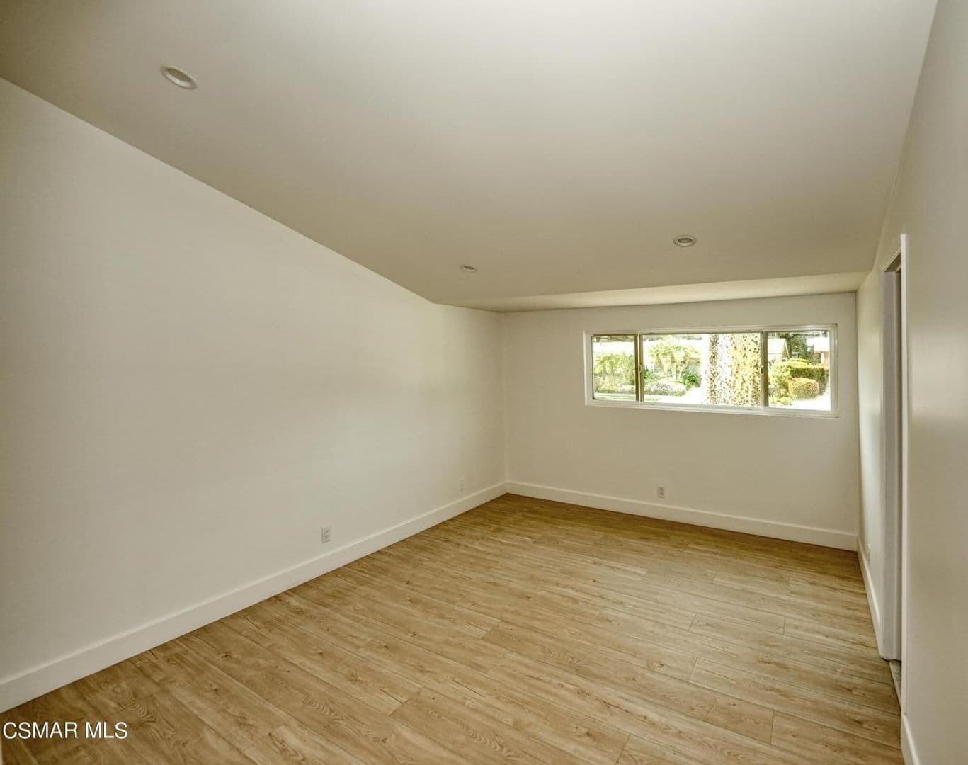 Thousand Oaks House: 1202 Sheffield Place