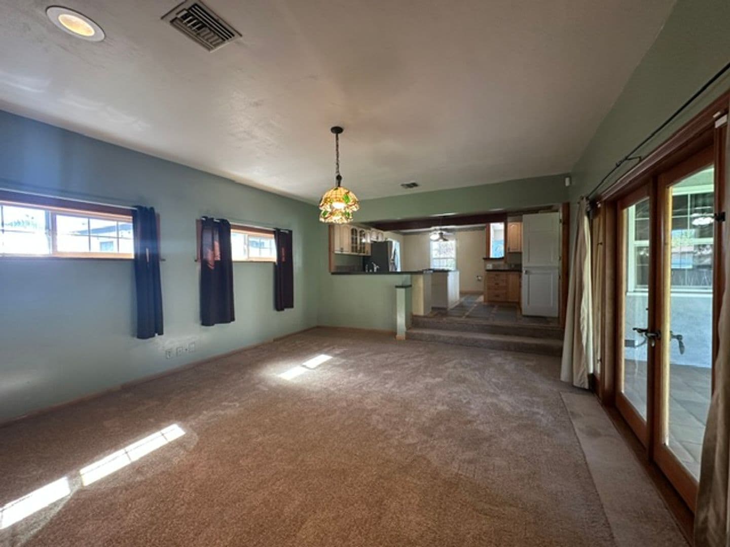 Winnetka House: 6724 Jumilla Ave