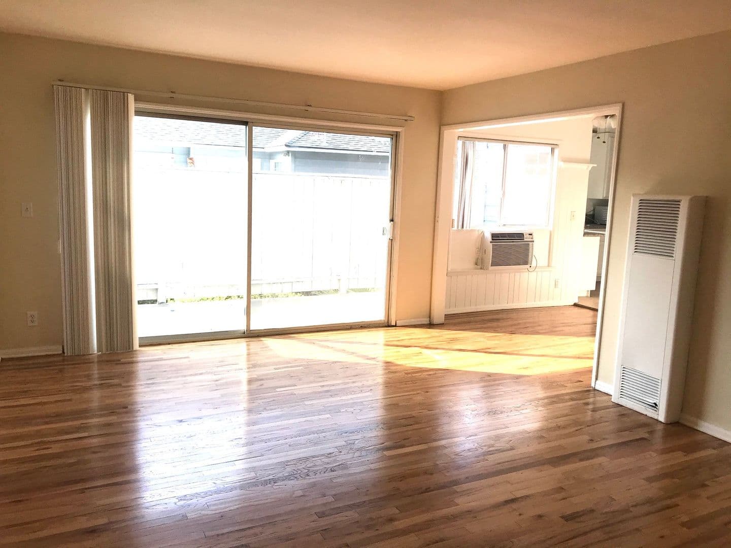 Sherman Oaks Apartment: 4555 Hazeltine Ave.