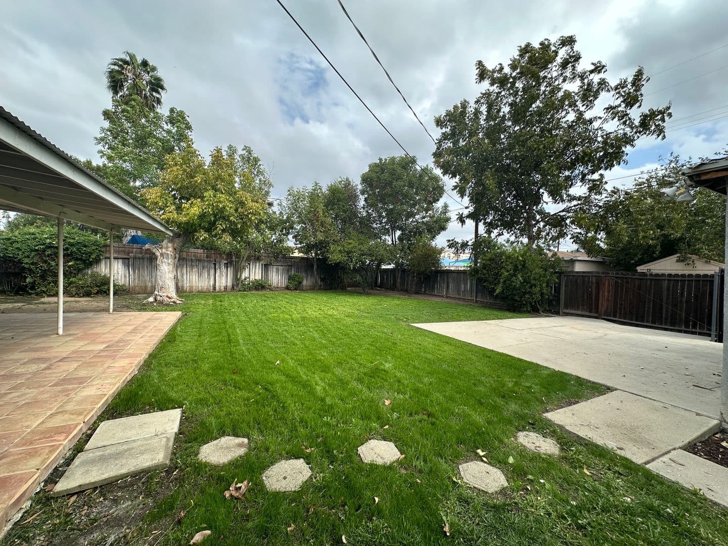 Winnetka House: 6724 Jumilla Ave