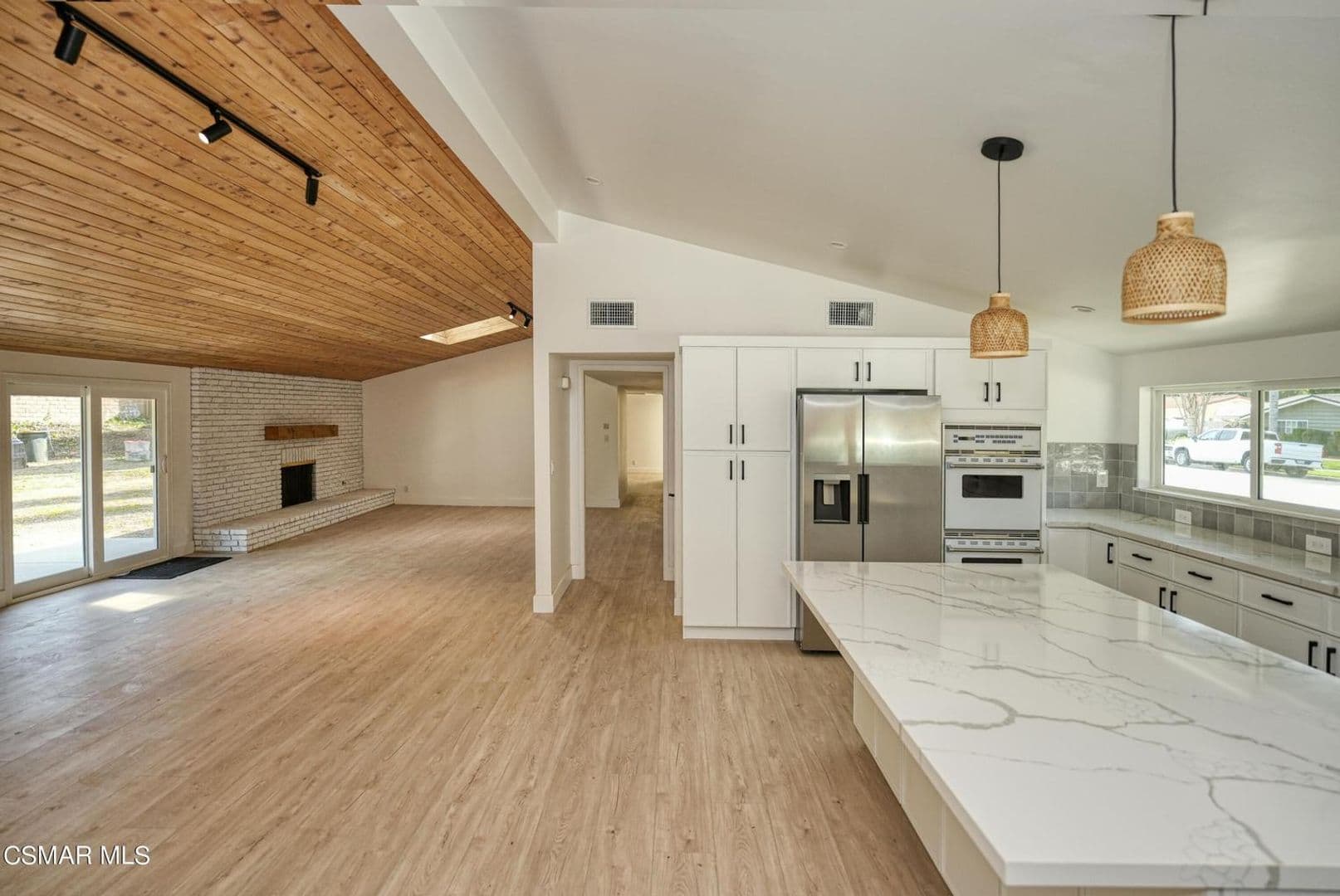 Thousand Oaks House: 1202 Sheffield Place