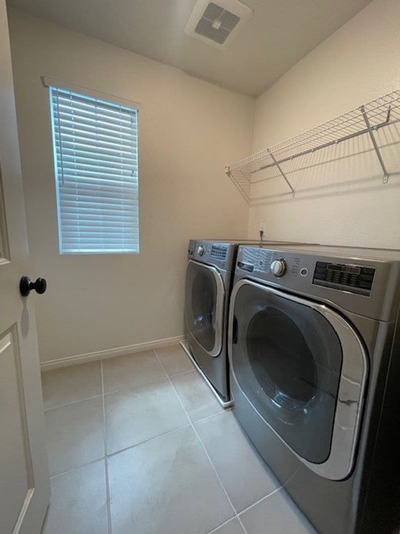 Henderson House: 3493 Argiento Ave