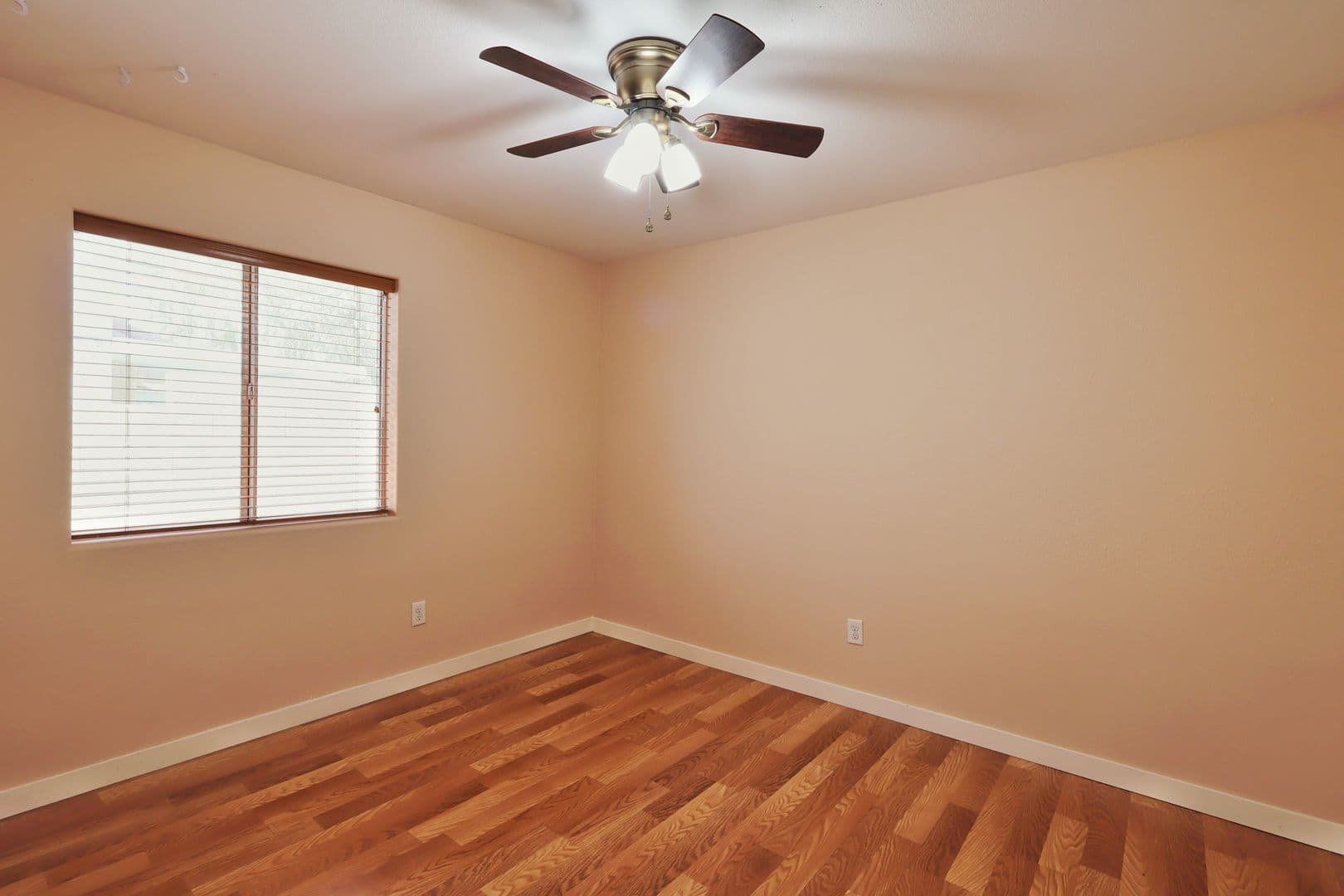 Henderson House: 994 Trackers Glen Avenue