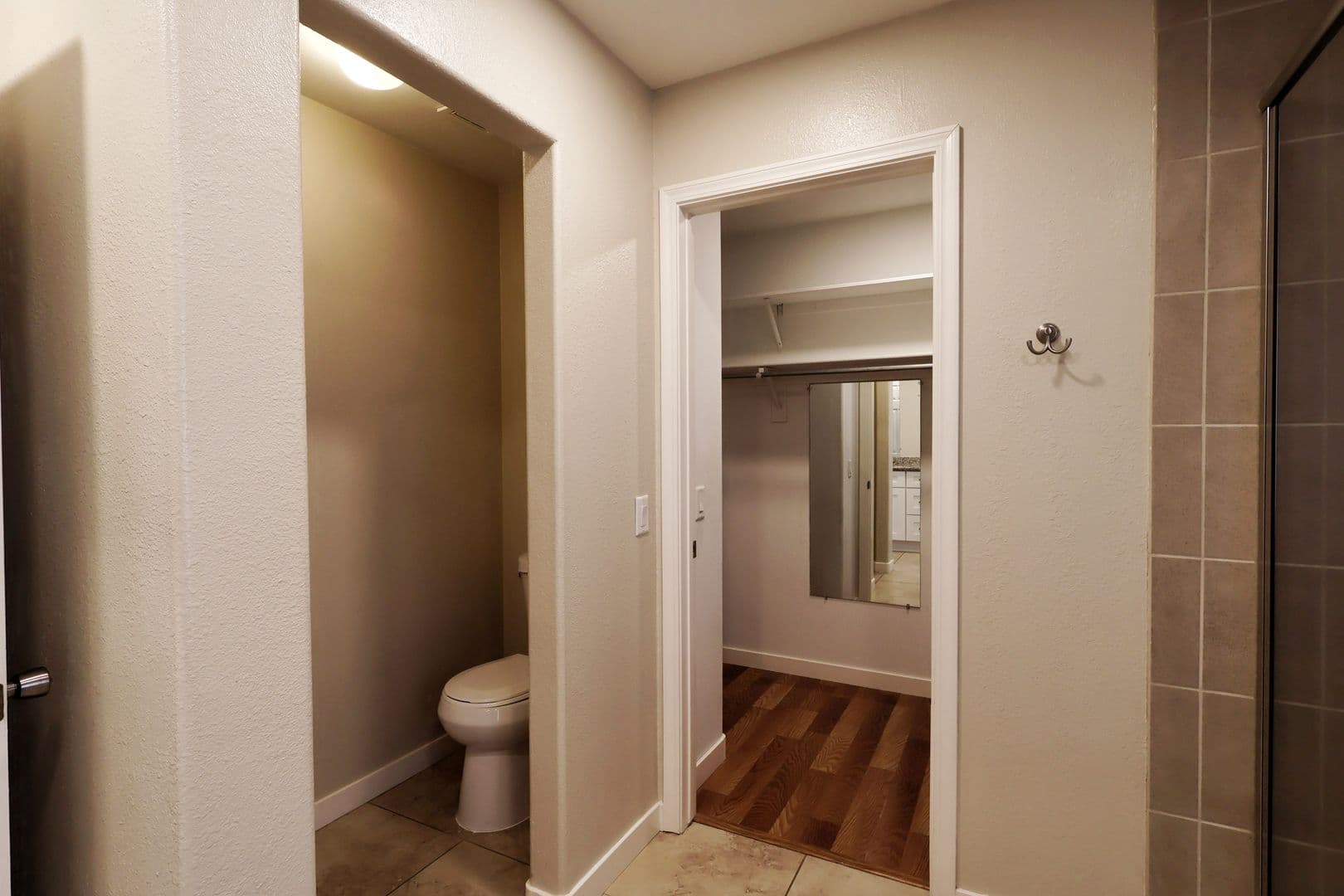 Henderson House: 994 Trackers Glen Avenue