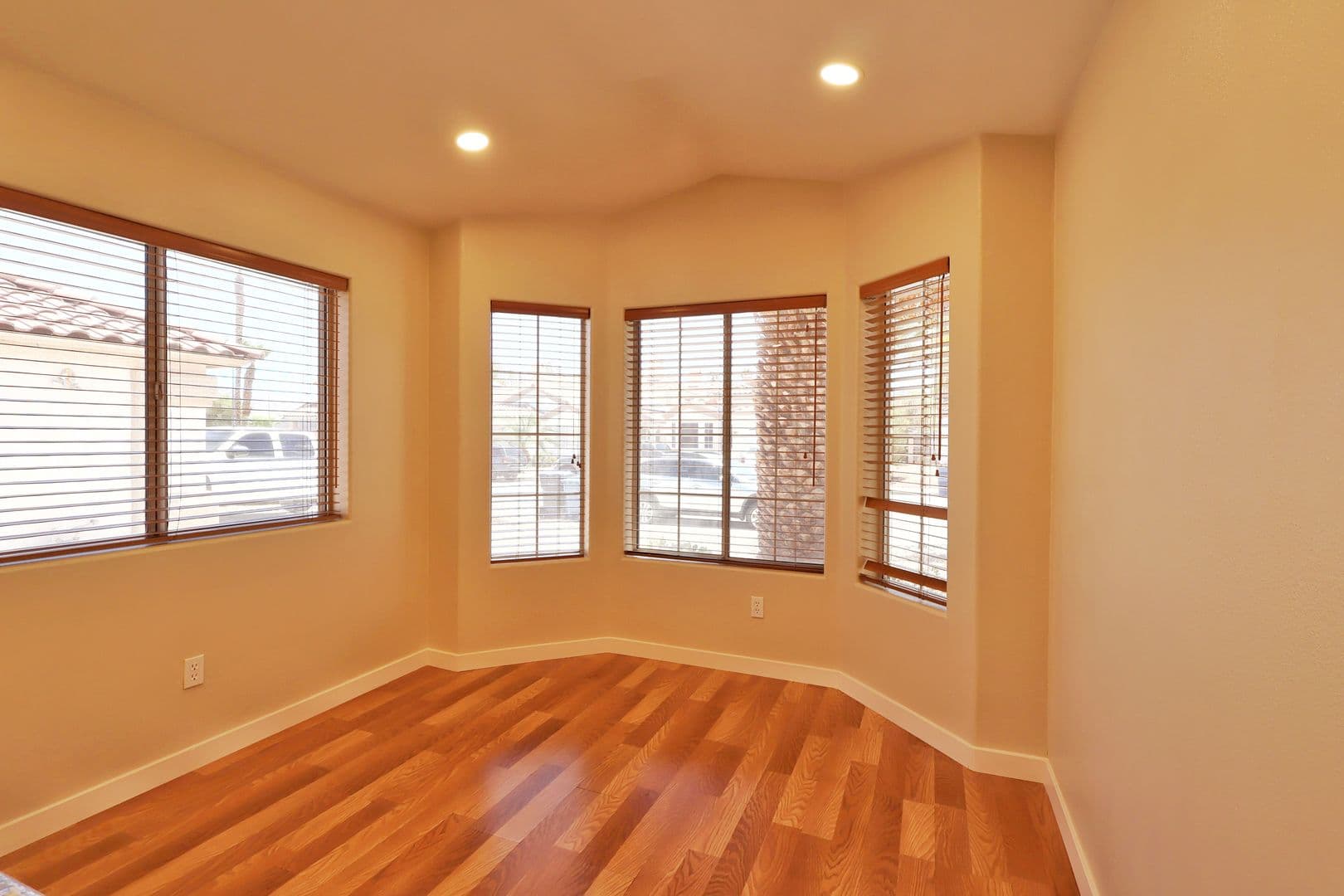 Henderson House: 994 Trackers Glen Avenue