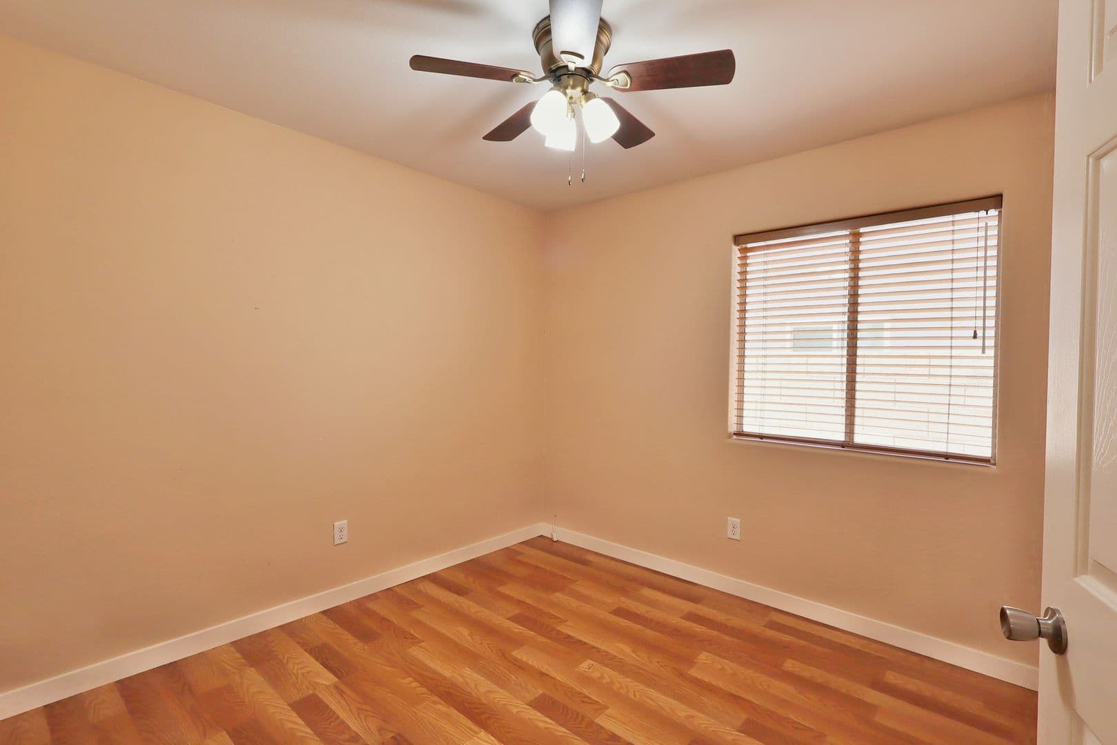 Henderson House: 994 Trackers Glen Avenue