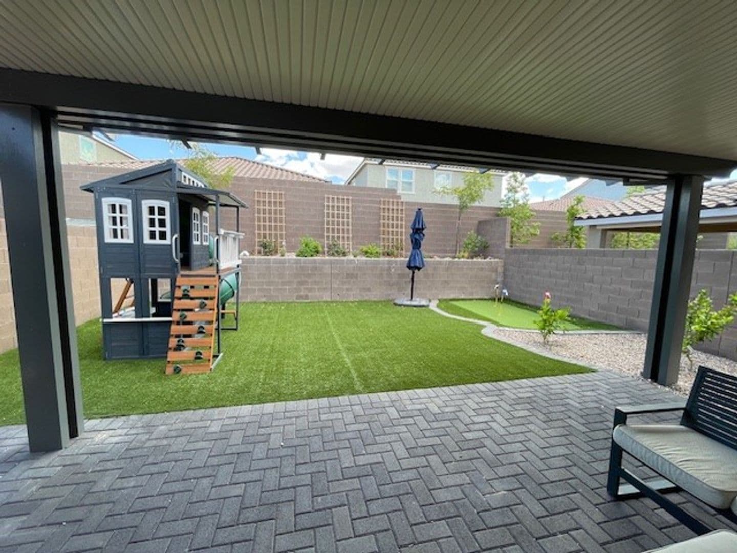 Henderson House: 3493 Argiento Ave