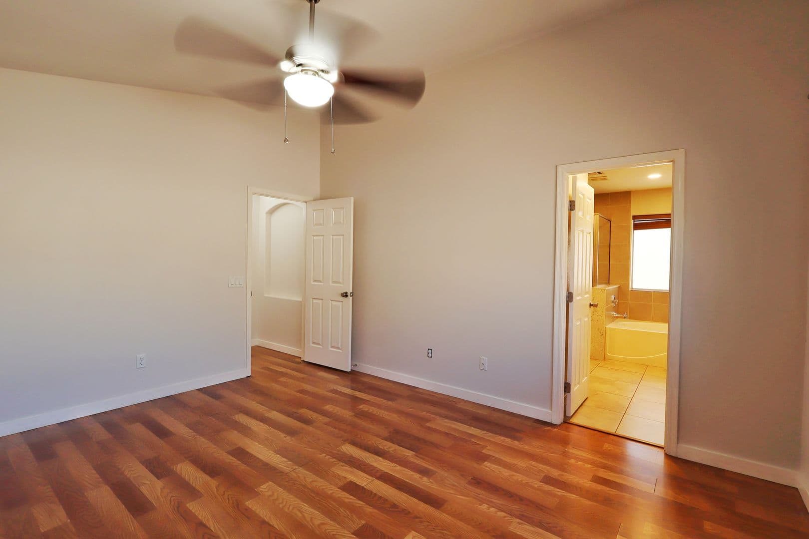 Henderson House: 994 Trackers Glen Avenue
