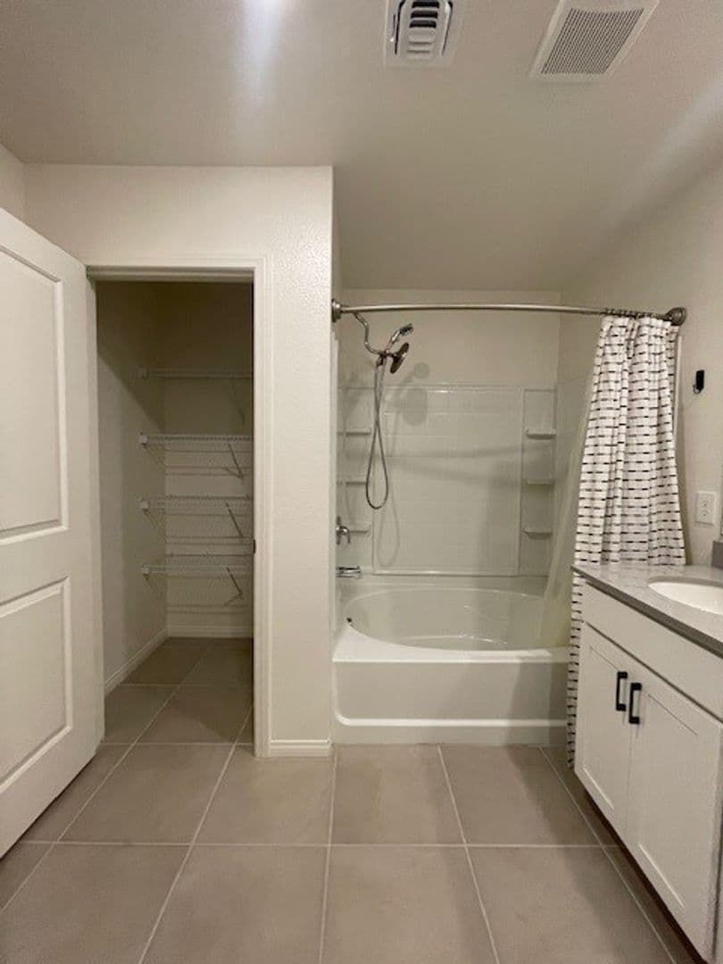Henderson House: 3493 Argiento Ave