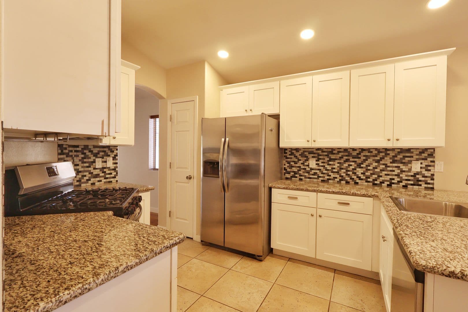 Henderson House: 994 Trackers Glen Avenue