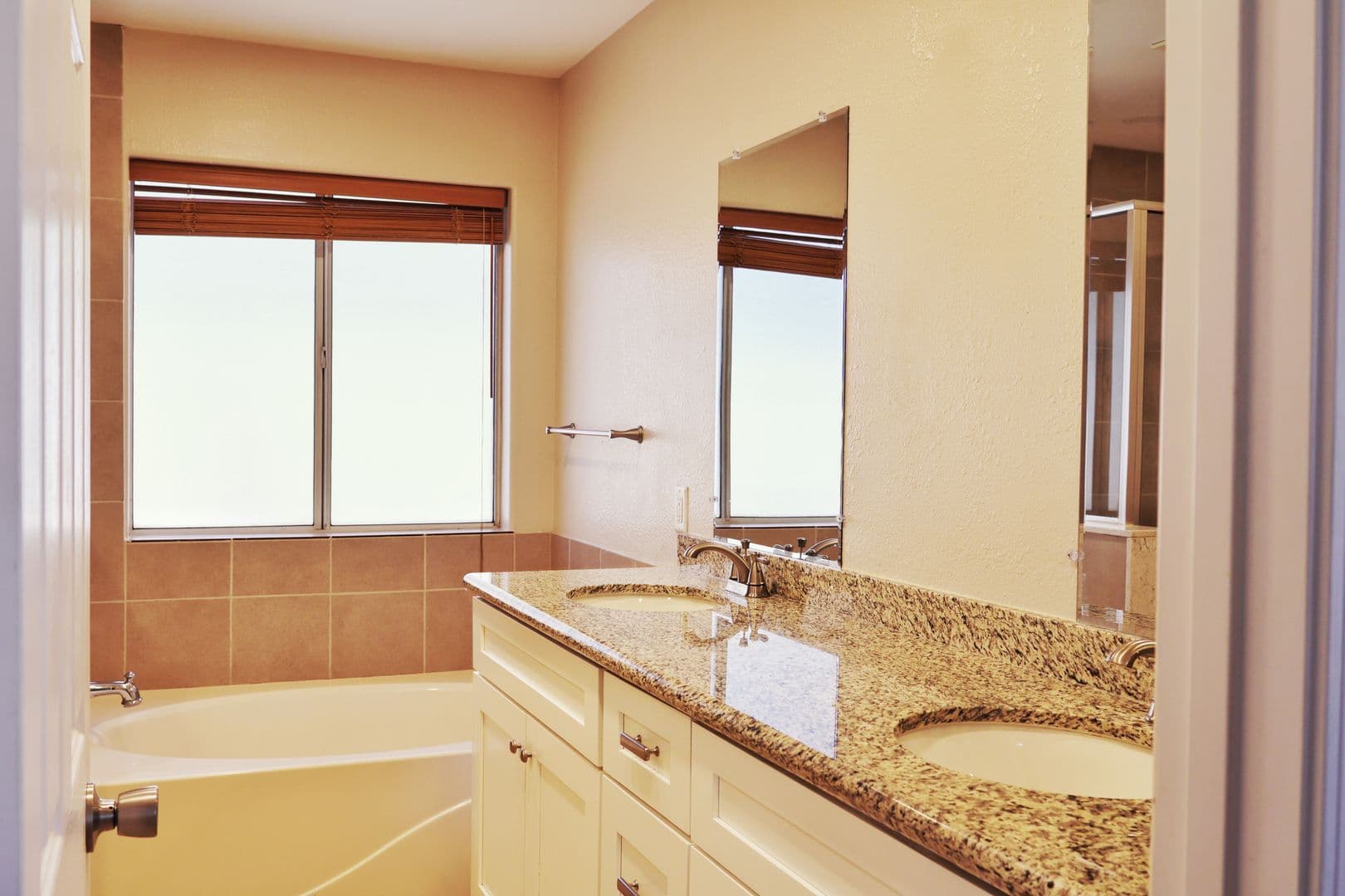 Henderson House: 994 Trackers Glen Avenue