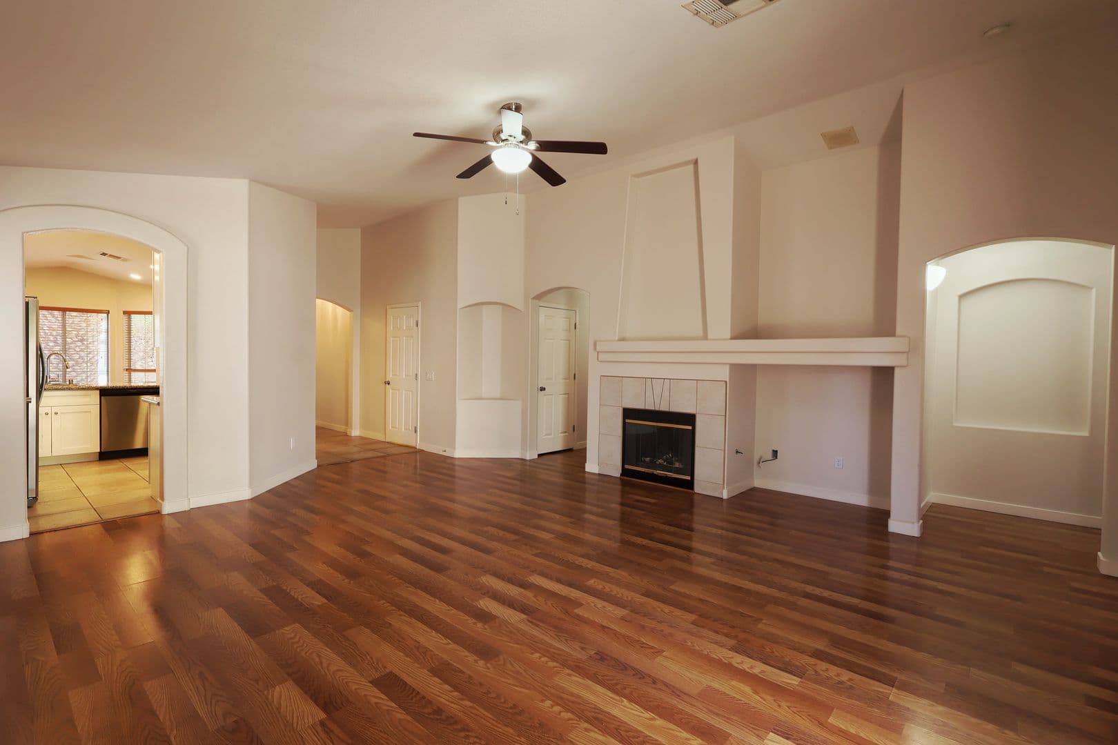 Henderson House: 994 Trackers Glen Avenue