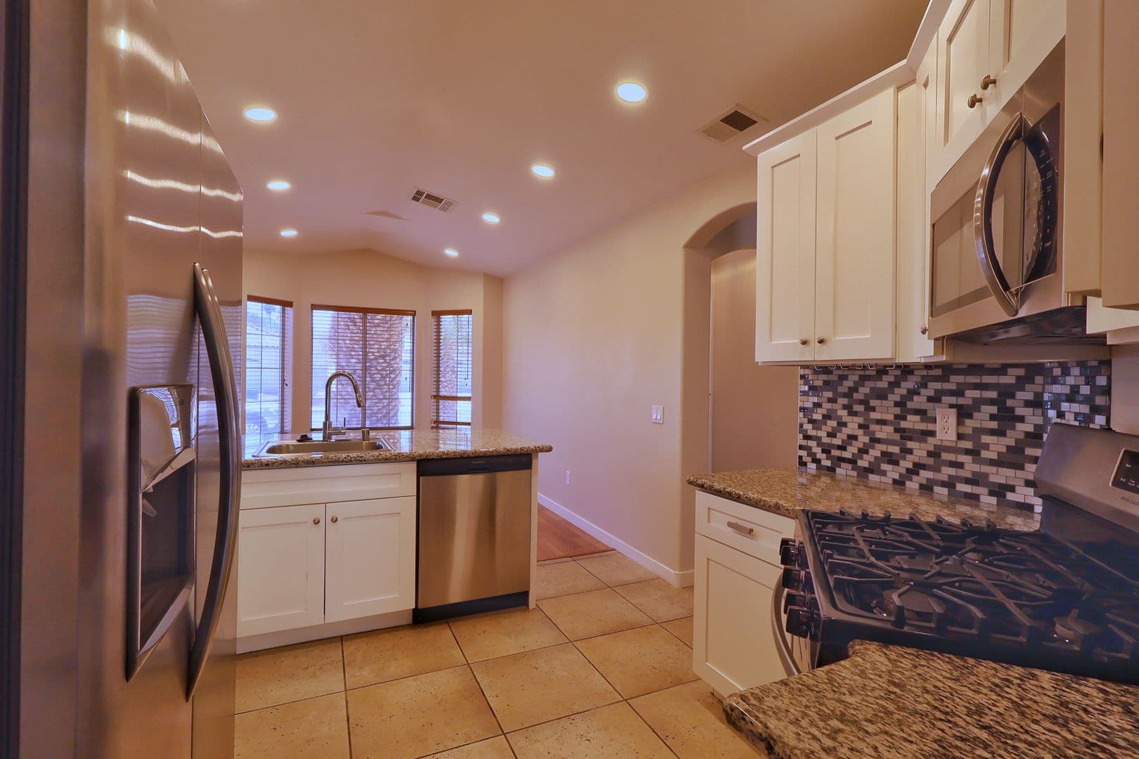 Henderson House: 994 Trackers Glen Avenue