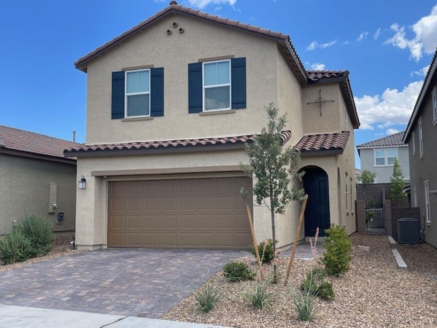 Henderson House: 3493 Argiento Ave