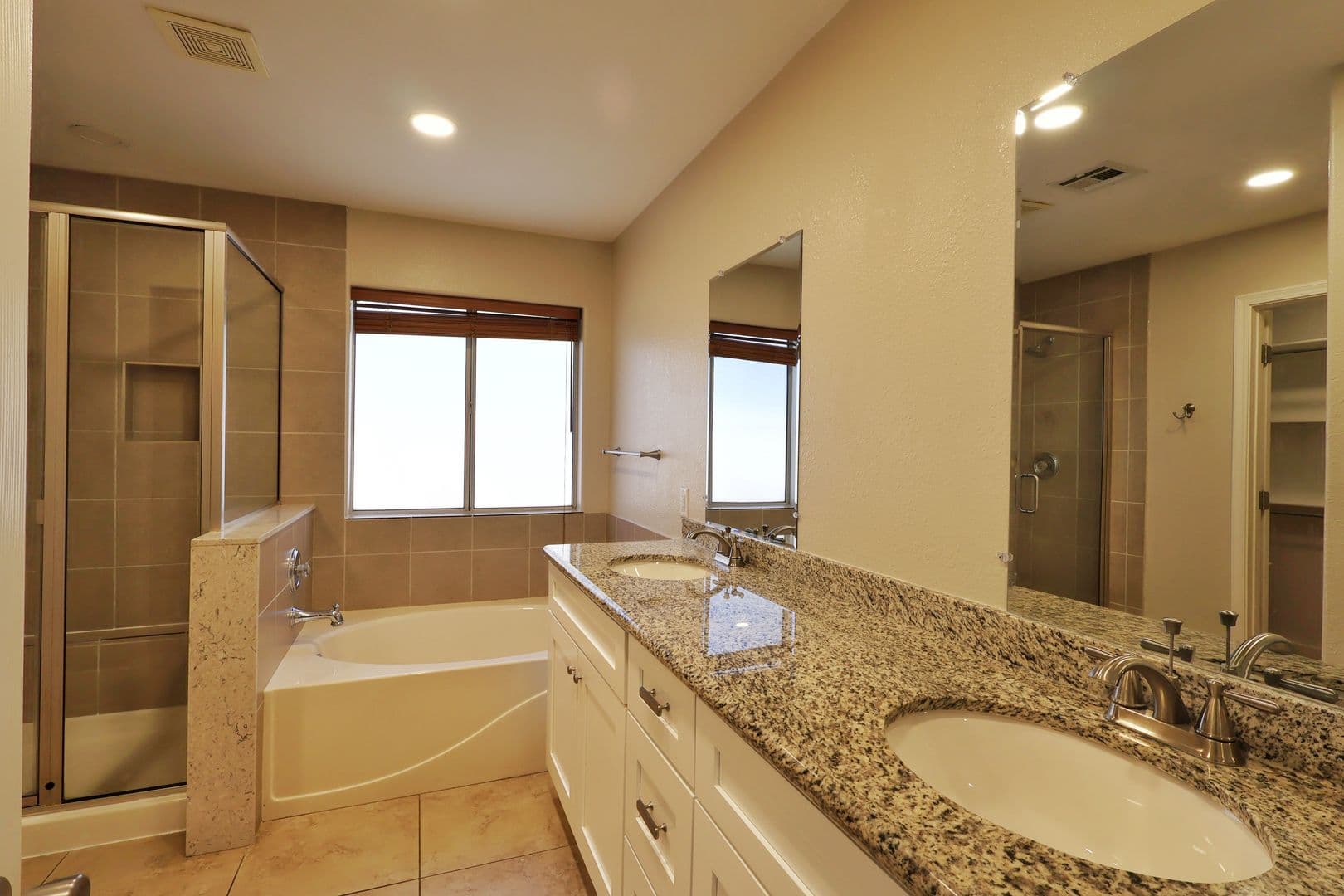 Henderson House: 994 Trackers Glen Avenue
