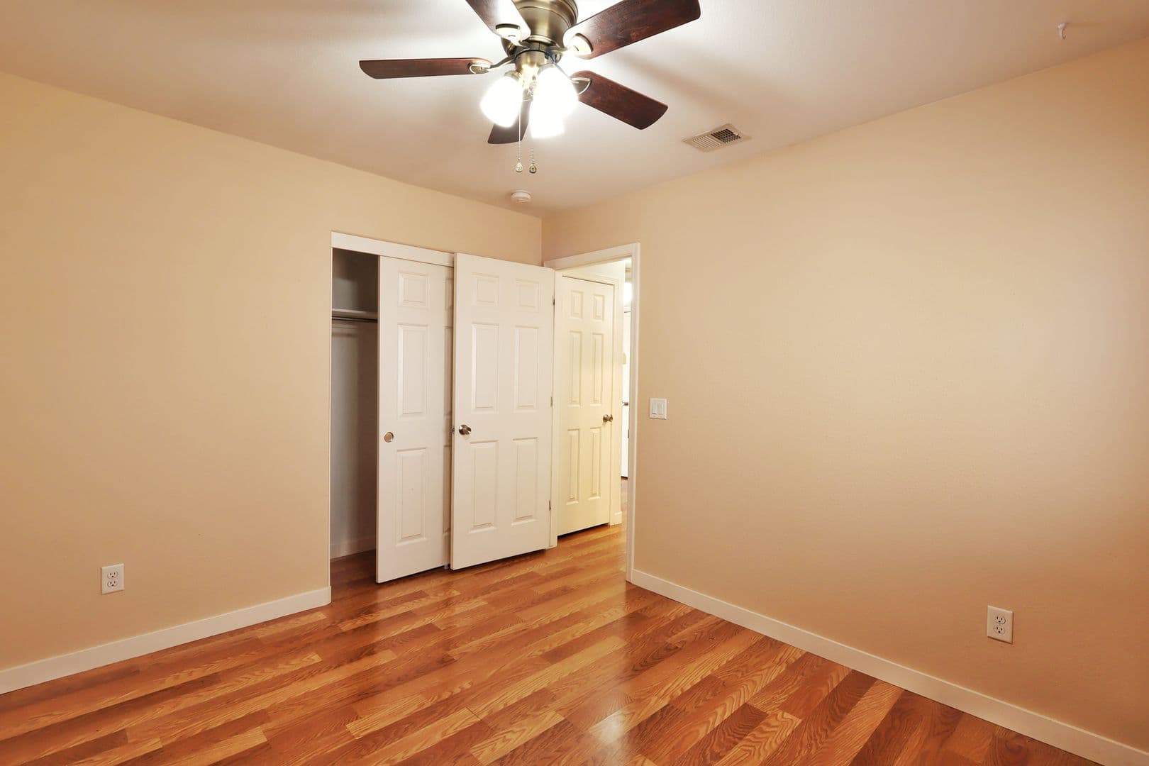 Henderson House: 994 Trackers Glen Avenue