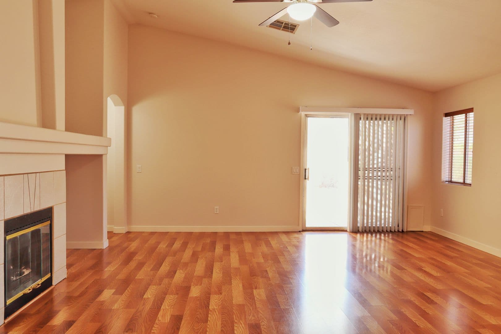 Henderson House: 994 Trackers Glen Avenue
