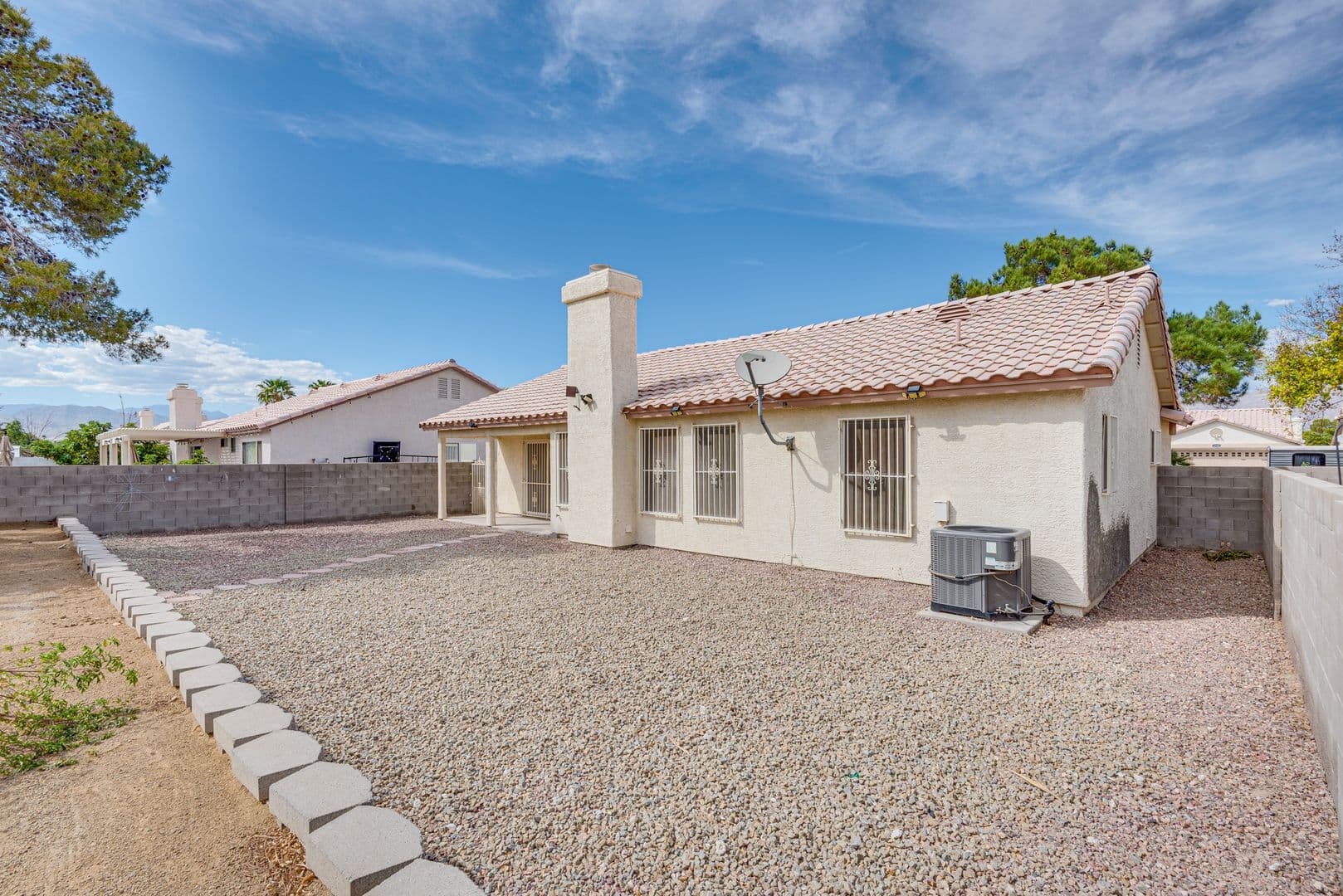 N Las Vegas House: 4319 E. Pageantry Falls Dr