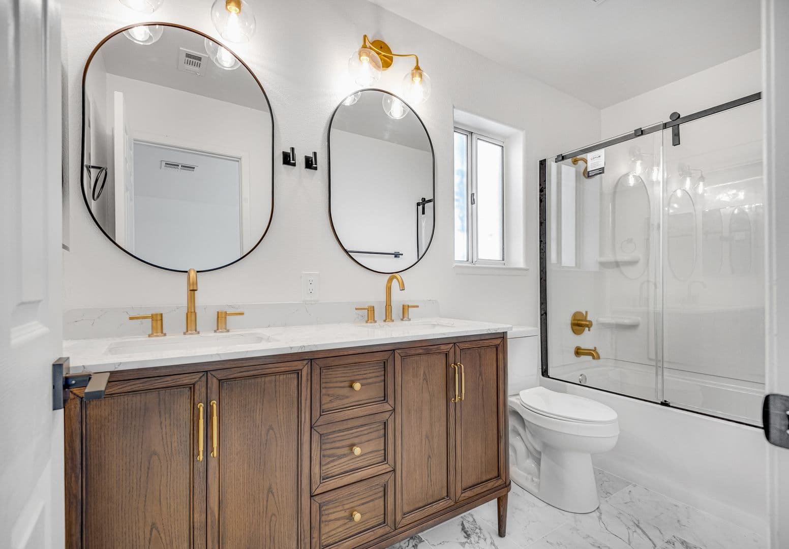 N Las Vegas House: 4319 E. Pageantry Falls Dr