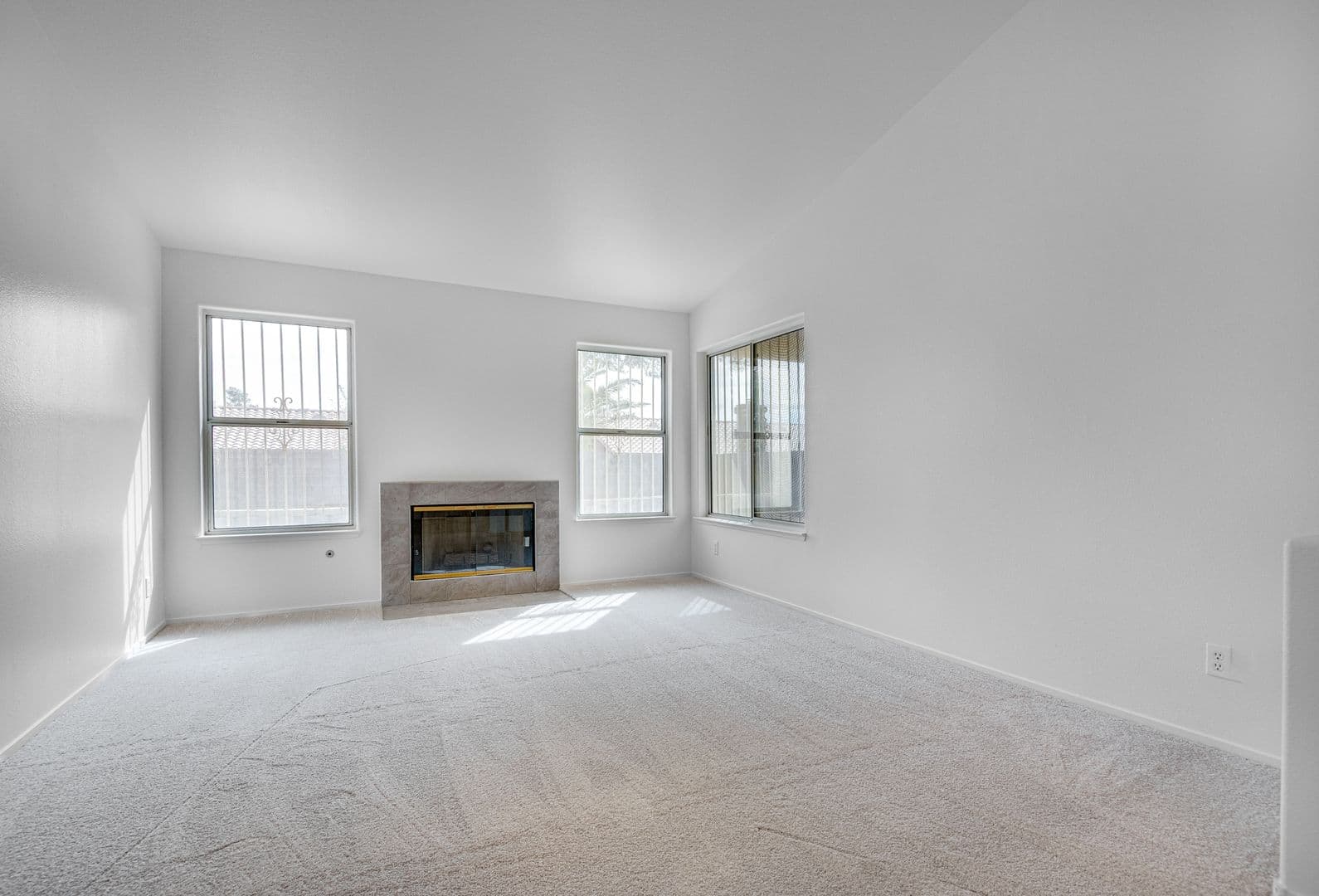 N Las Vegas House: 4319 E. Pageantry Falls Dr