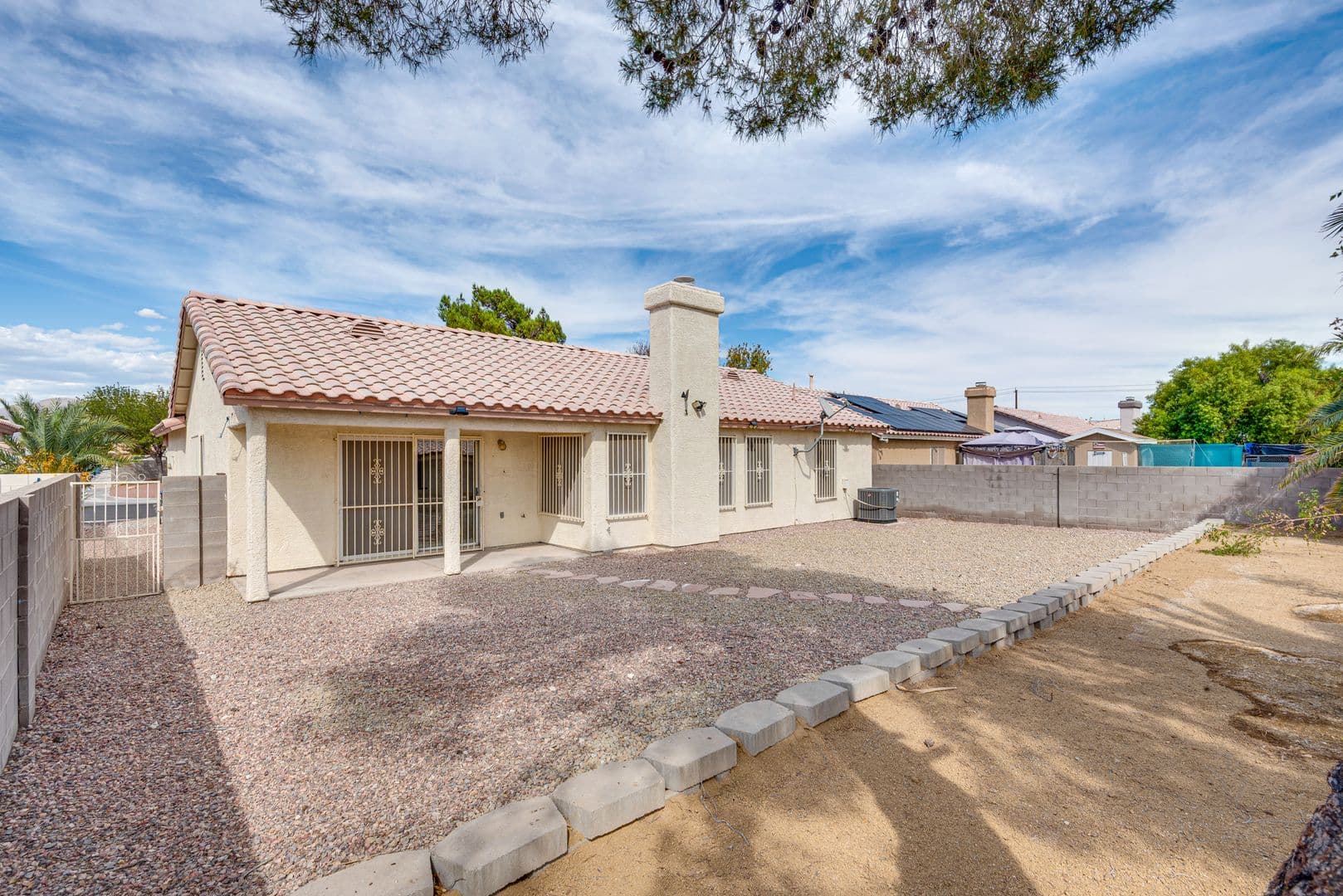 N Las Vegas House: 4319 E. Pageantry Falls Dr