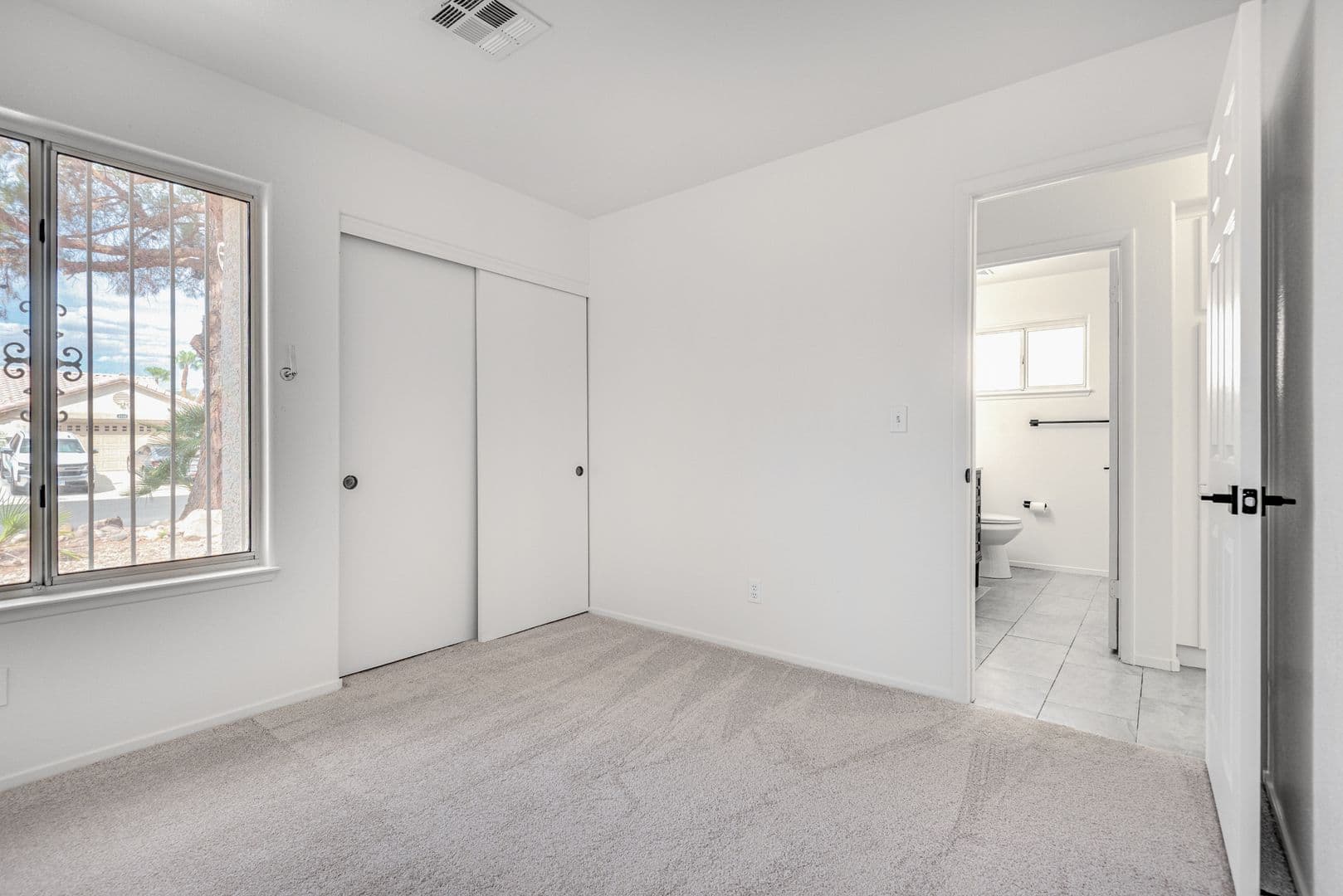 N Las Vegas House: 4319 E. Pageantry Falls Dr