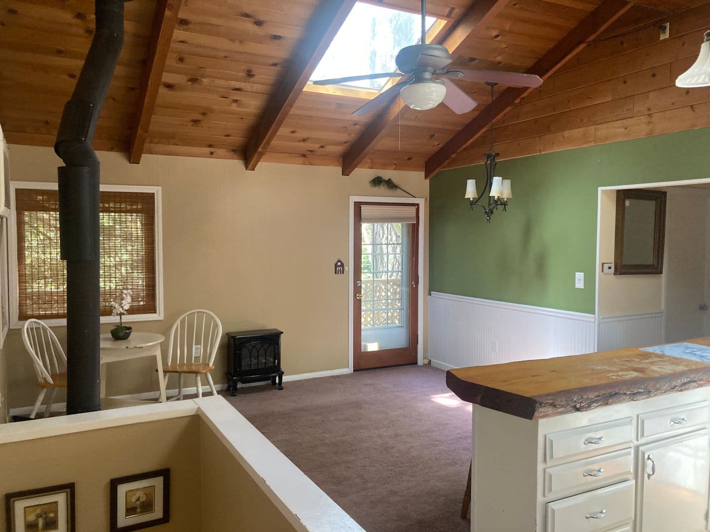 Cedar Glen House: 143 Western Dr