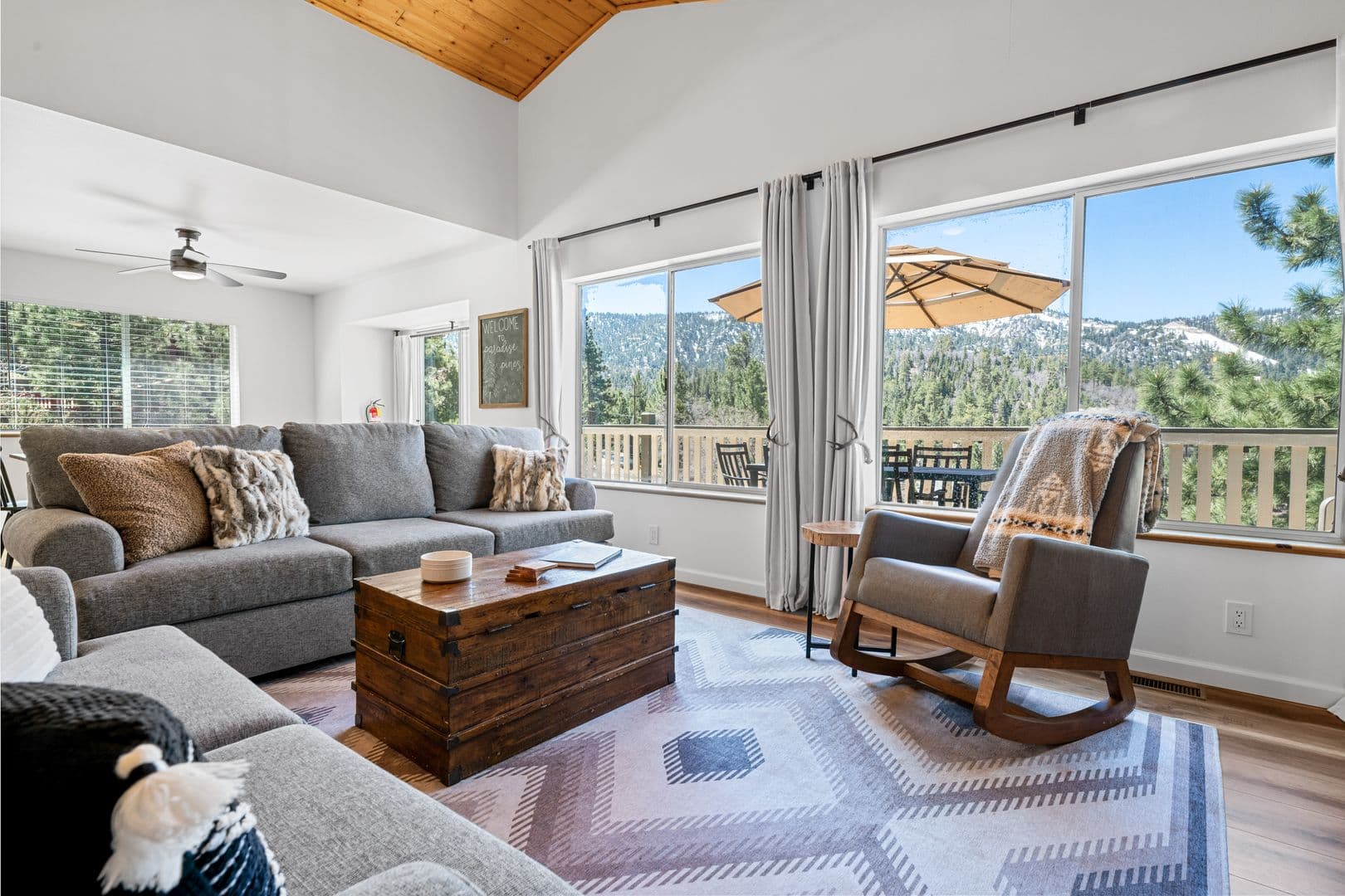 Big Bear Lake House: 43888 Yosemite Dr.