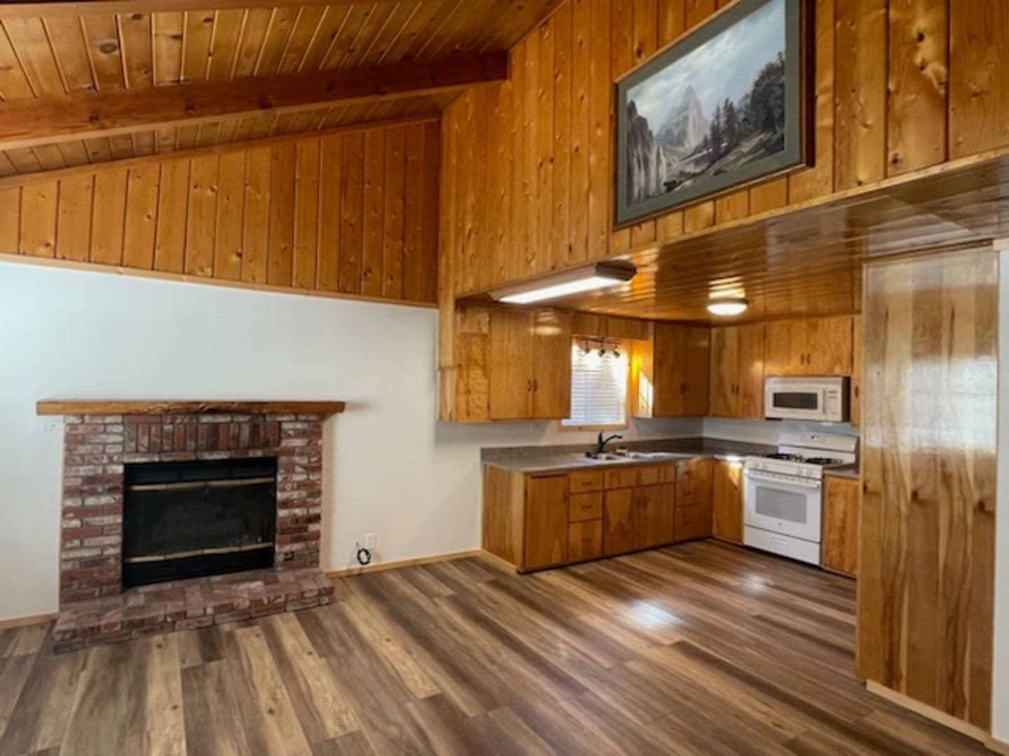 Big Bear Lake House: 609 Elysian Blvd