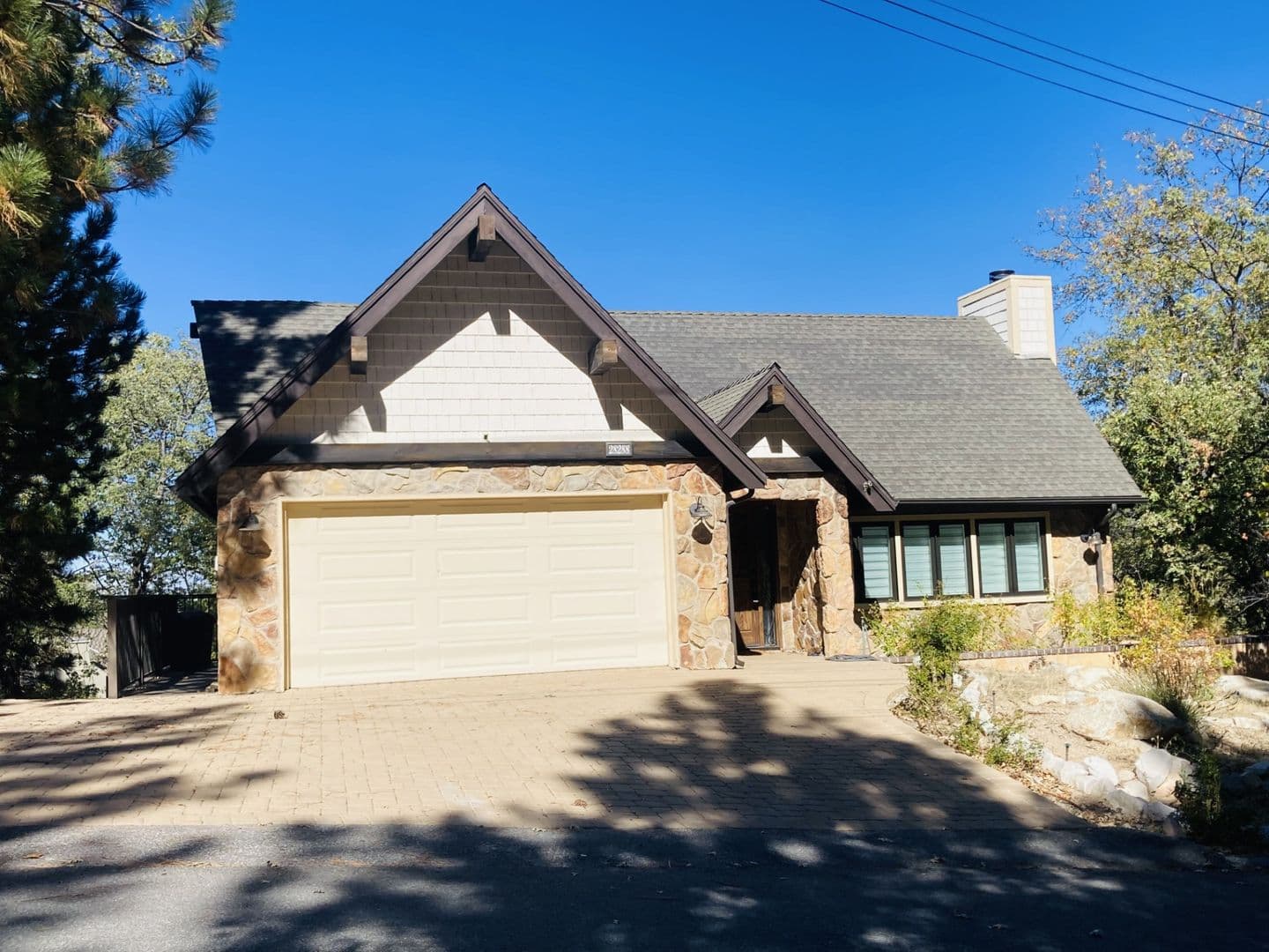 Lake Arrowhead House: 28288 Bern Dr