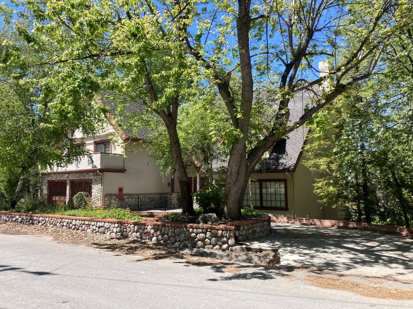 Lake Arrowhead House: 887 Talisman Ln