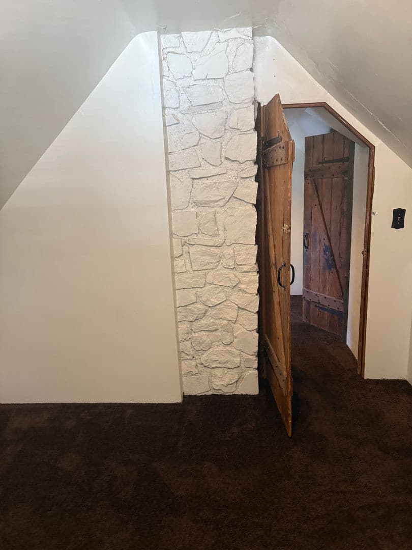 Big Bear City House: 213 Big Bear Blvd