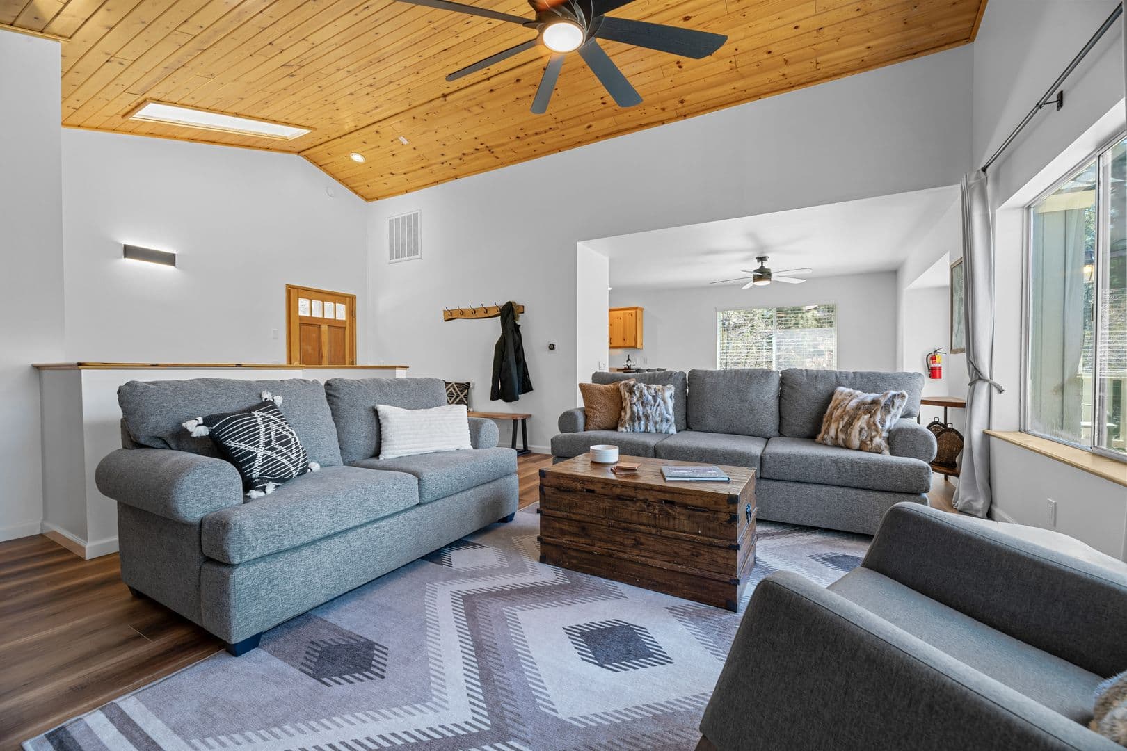 Big Bear Lake House: 43888 Yosemite Dr.