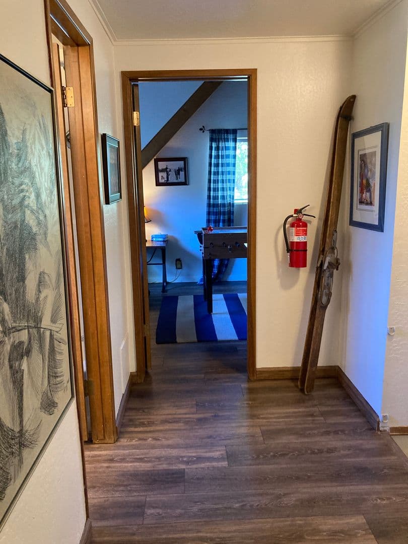 Lake Arrowhead House: 676 Grass Valley Rd