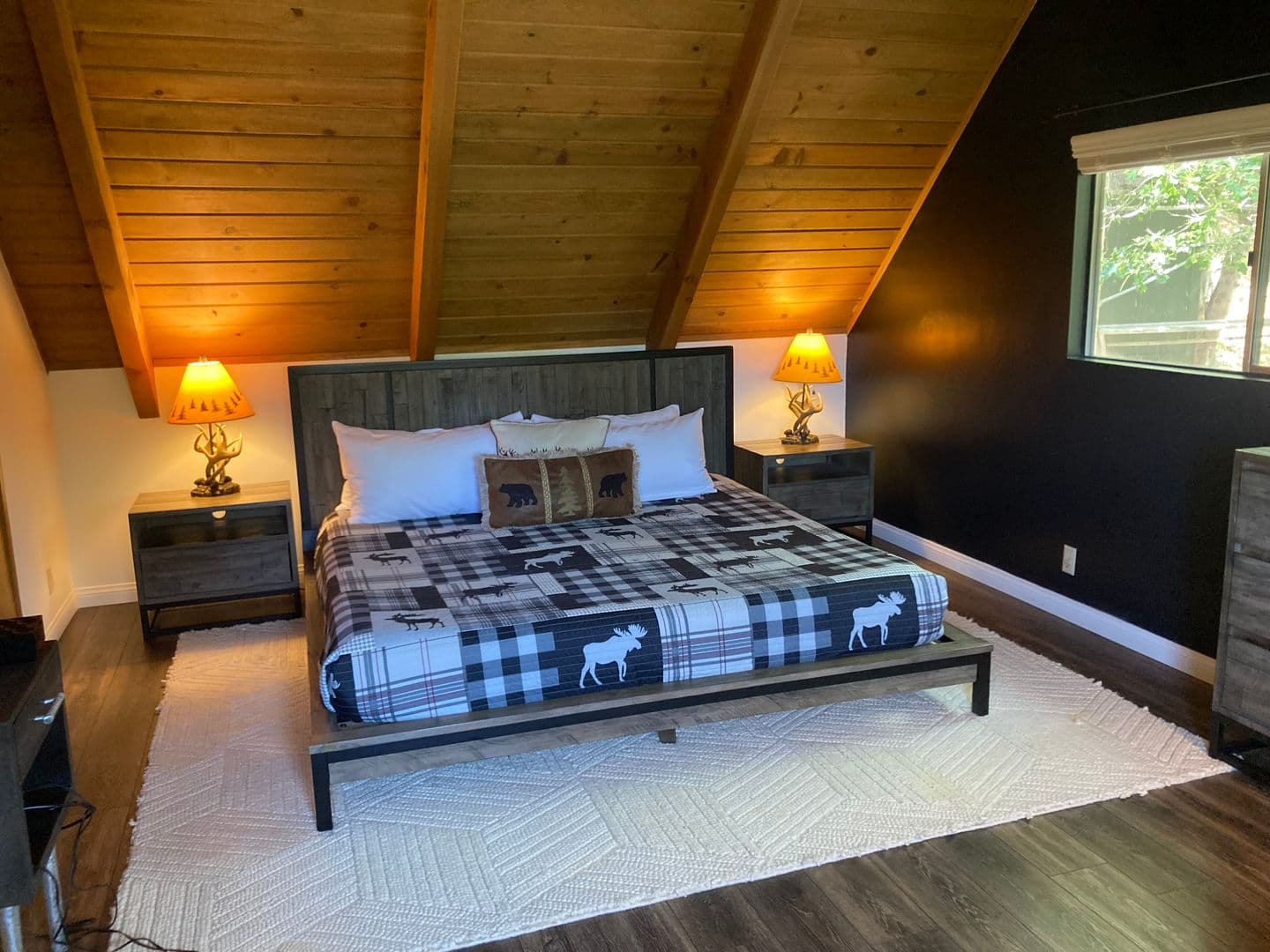 Lake Arrowhead House: 676 Grass Valley Rd