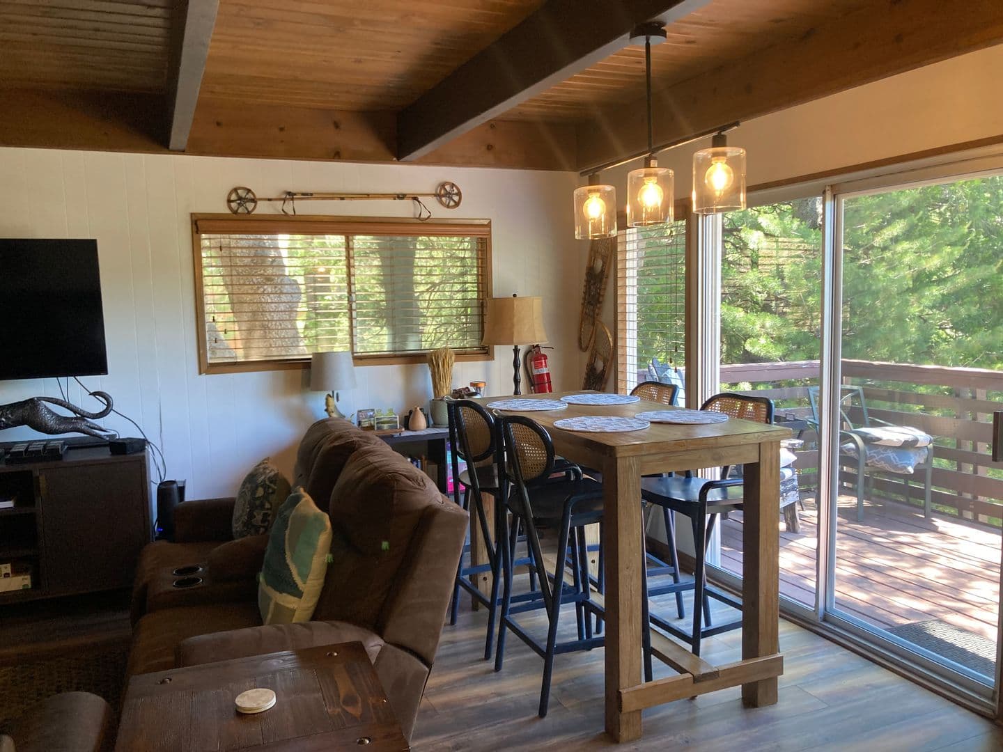 Lake Arrowhead House: 676 Grass Valley Rd