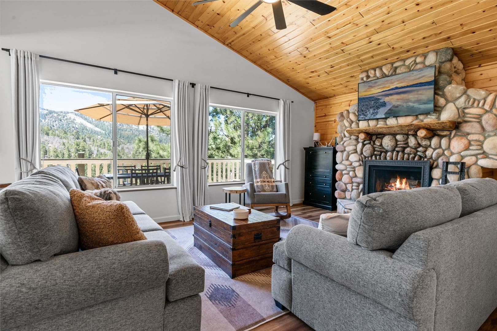 Big Bear Lake House: 43888 Yosemite Dr.
