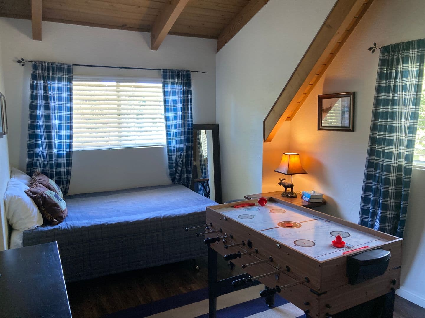 Lake Arrowhead House: 676 Grass Valley Rd