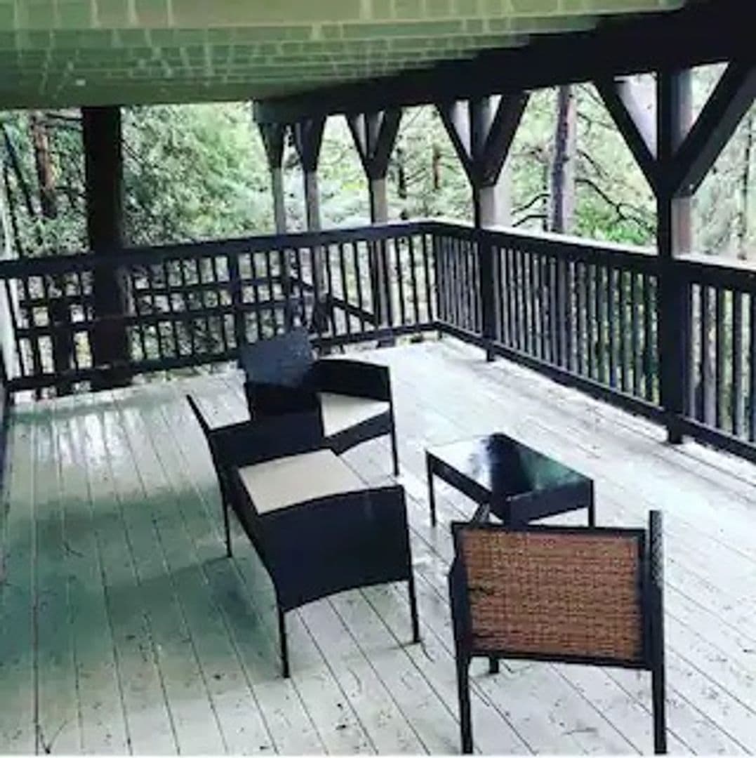Lake Arrowhead House: 27957 Lakes Edge Rd