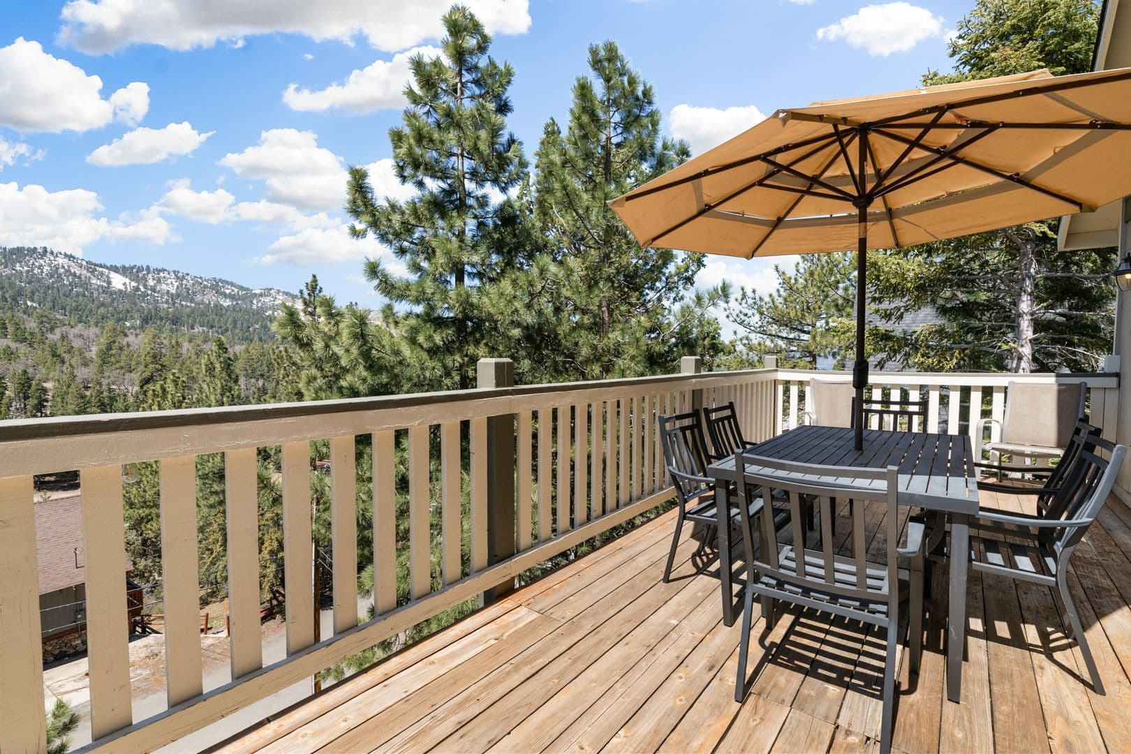 Big Bear Lake House: 43888 Yosemite Dr.