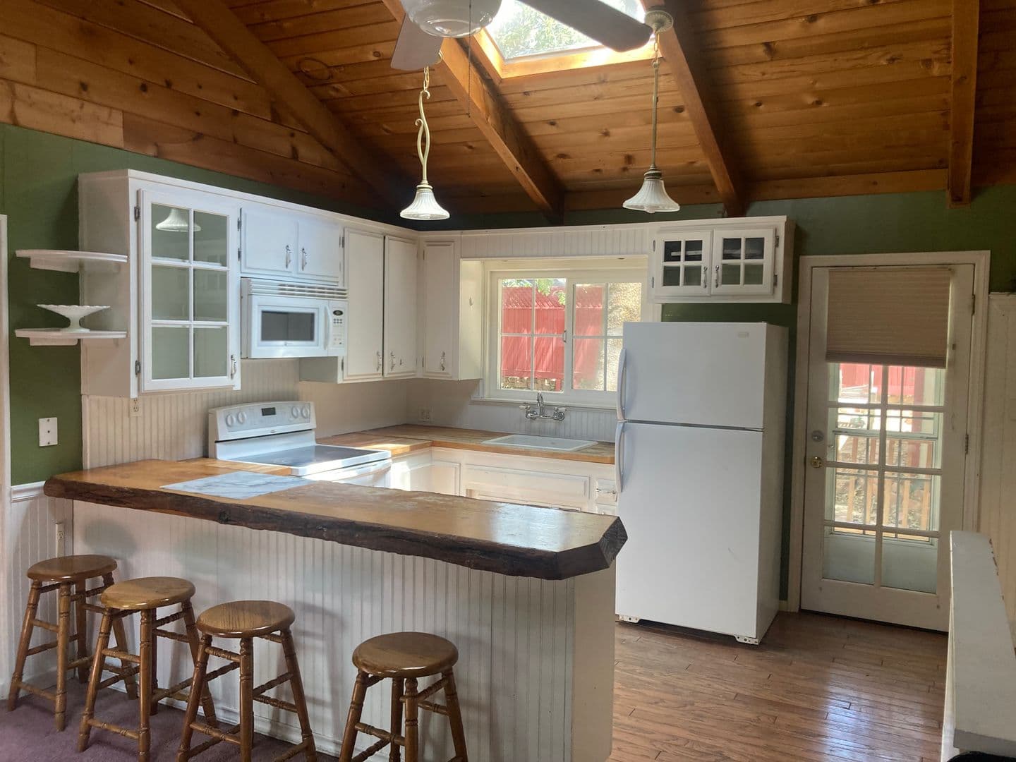 Cedar Glen House: 143 Western Dr