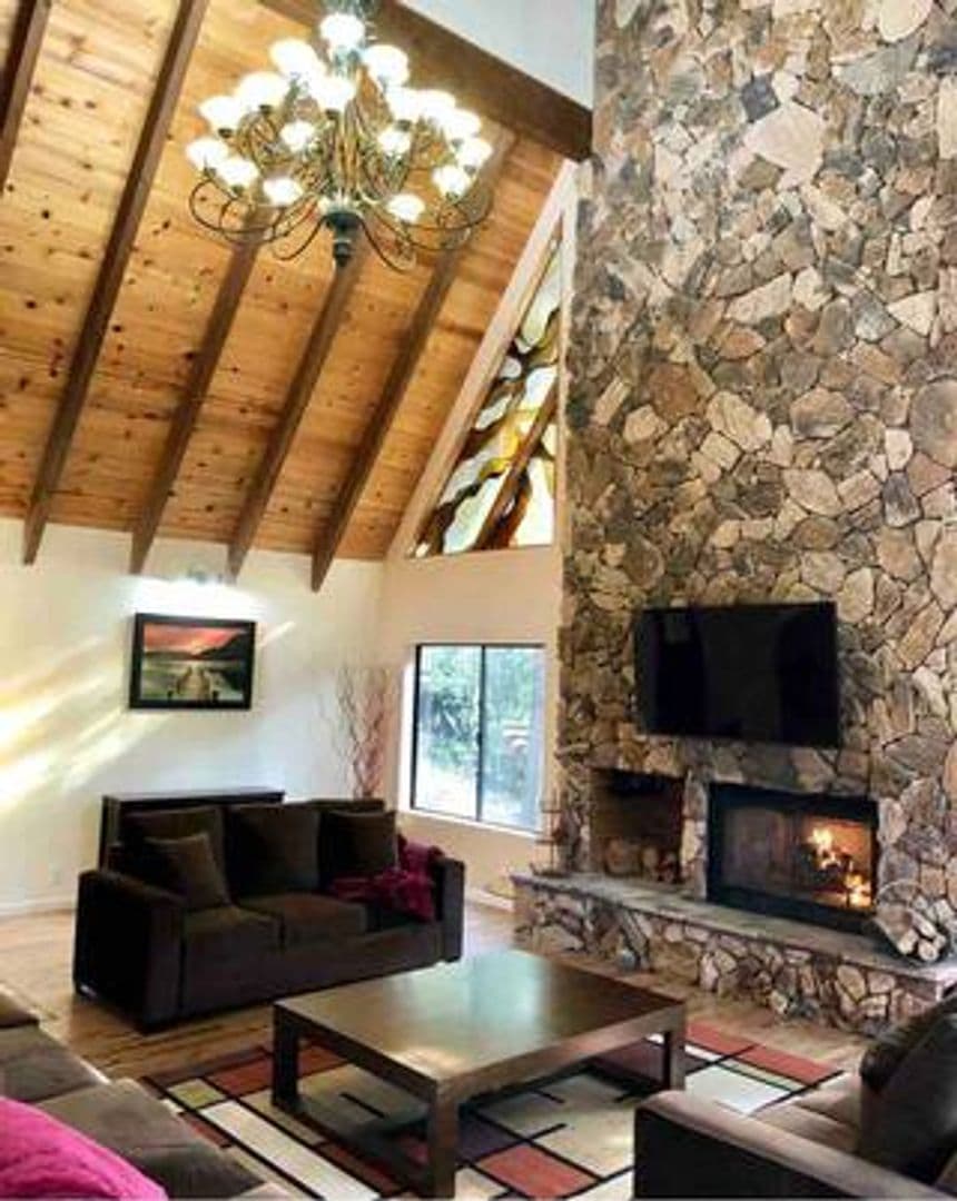 Lake Arrowhead House: 27957 Lakes Edge Rd